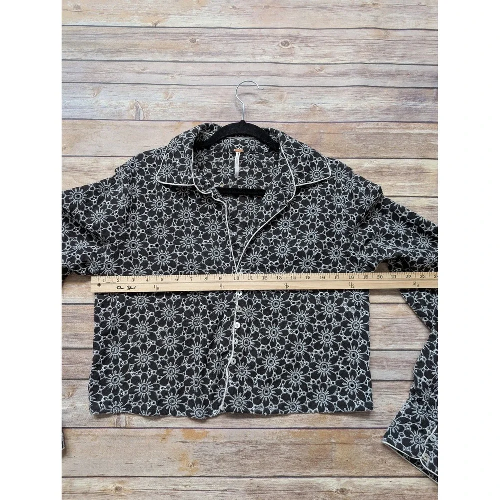 Free People Dream A Little Cropped Top Women M Cotton Linen Black Eyelet Floral
